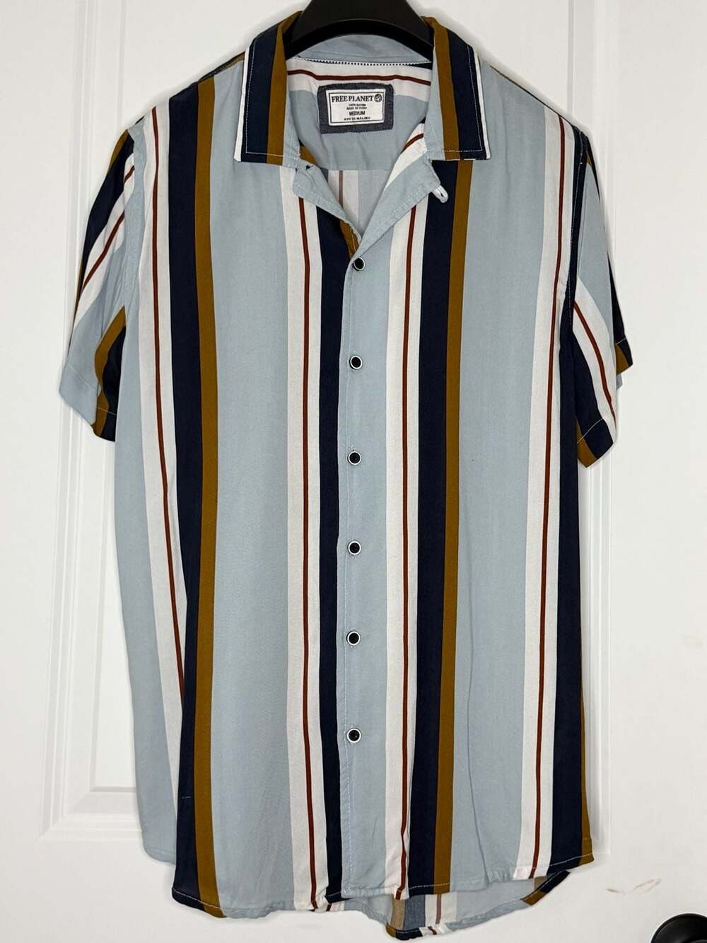 Free Planet Short Sleeve Button Up Shirt Size Medium Blue Striped Rayon